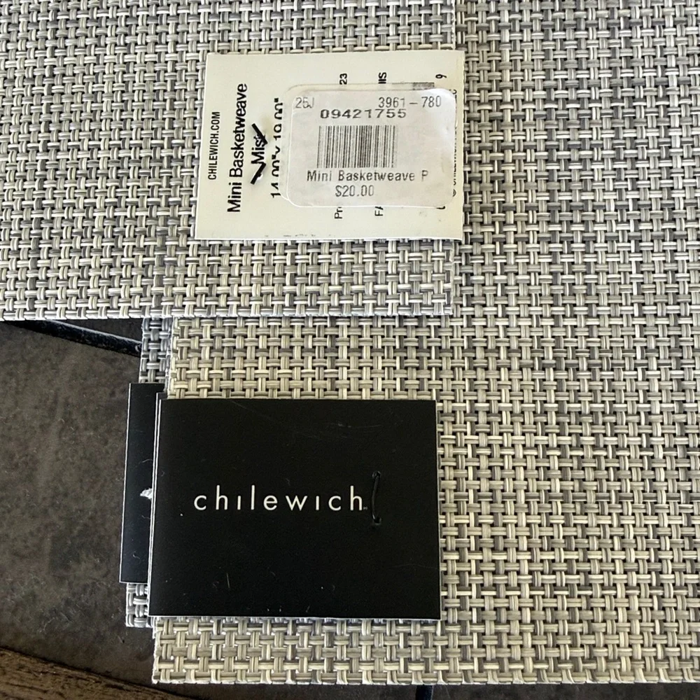 Crate and barrel by Chilewich Set of 6 Light Gray Textured Placemat